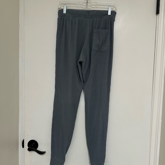 Alo Muse Sweatpants - Picture 4 of 6